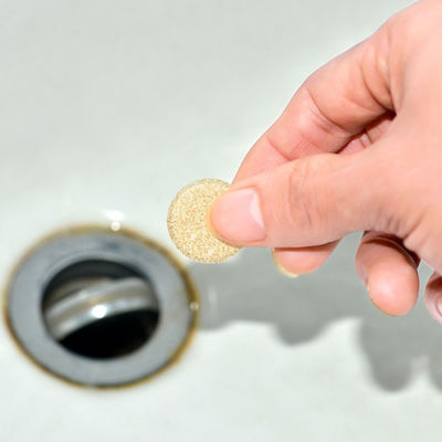 固体 洗浄剤 の 備蓄 油汚れ を 除去 し て 排水 管 を 清掃 する ため の 究極 的 な 解決策